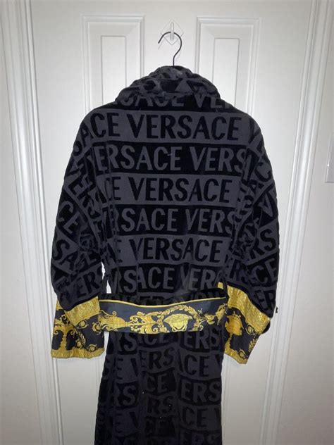 china versace robe men manufacturer|where is Versace manufactured.